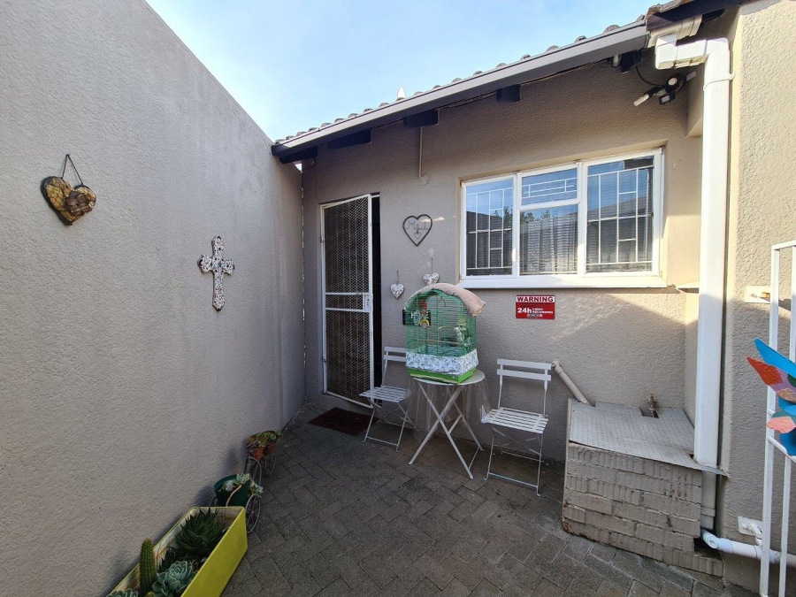 2 Bedroom Property for Sale in Heuwelsig Free State